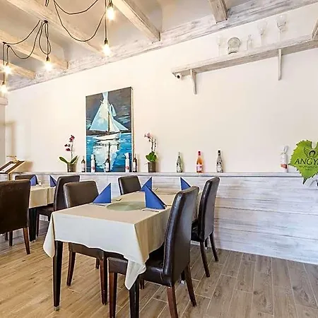 Hotell Park Ambrozia 3*